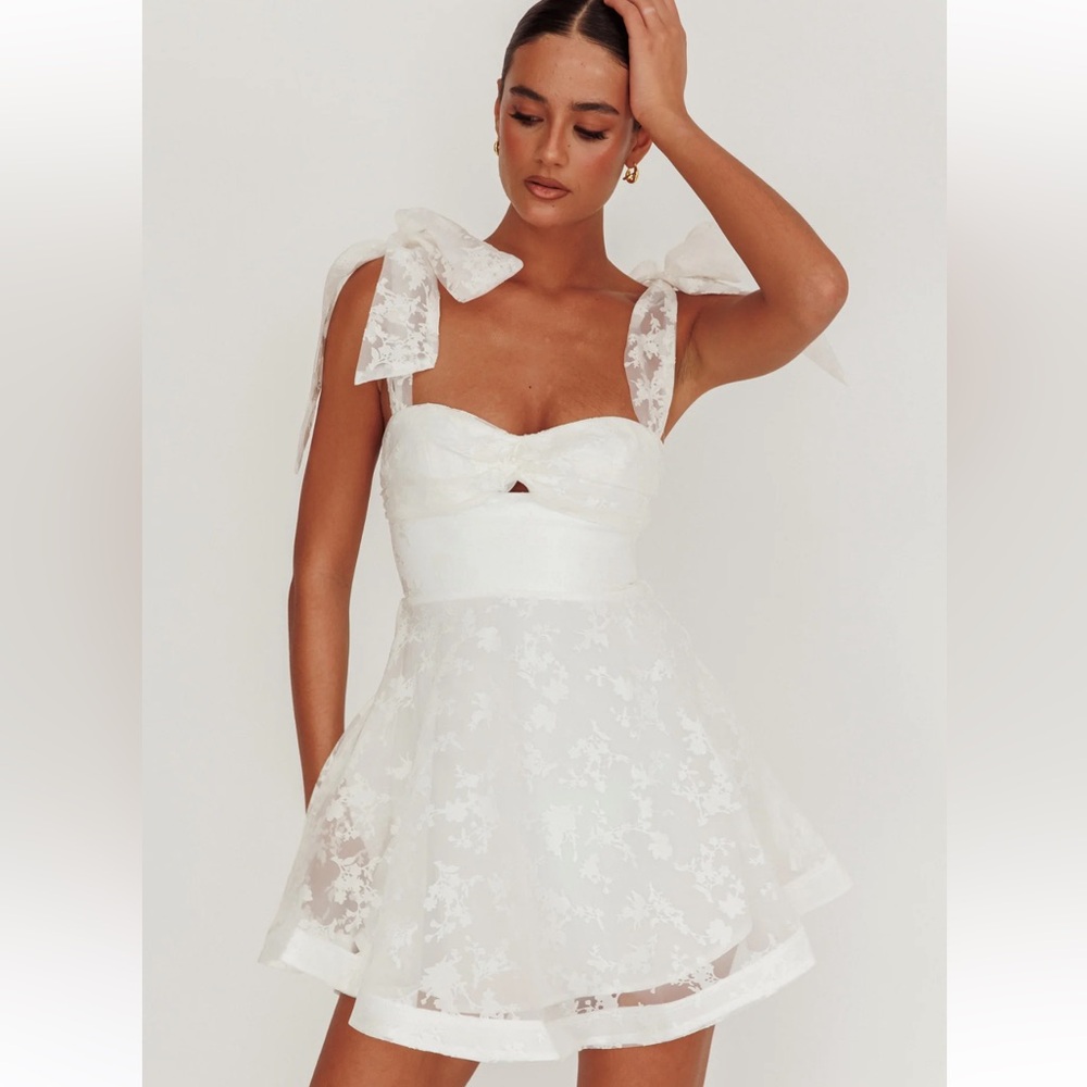 Selfie Leslie Oliana Tied Shoulders Keyhole White Mini Dress